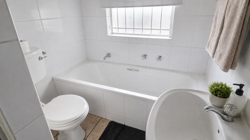 3 Bedroom Property for Sale in Somerset Ridge Western Cape